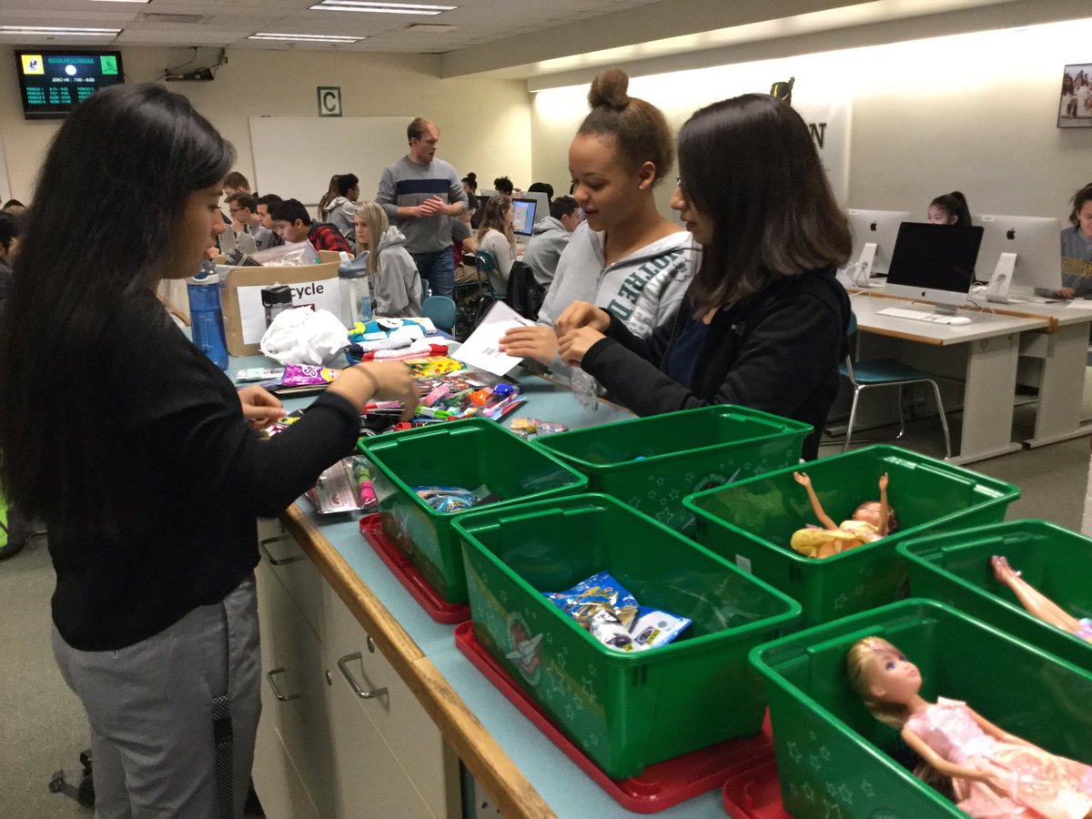 ElkGroveLTS's tweet photo. Look at this #charity by #eglts students. They donated time and resources to put together Christmas gifts for @SamaritansPurse. That’s how you demonstrate leadership through service. @samanthapelaez5  @mreed68  @SandenDina @mariaf120414 @Knee_CoalGee #214Learns https://t.co/jo4mJiacpU