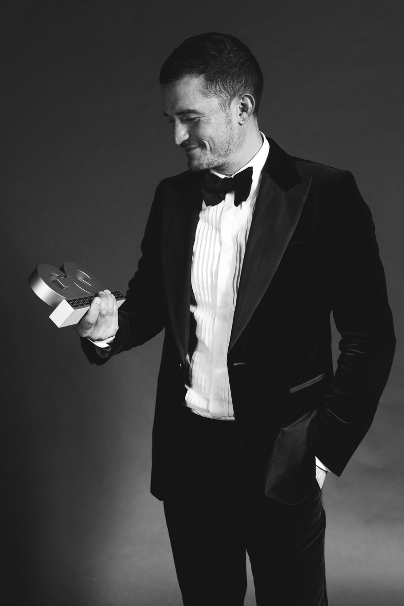 GQ_Germany's tweet photo. "Orlando Bloom is not only one of Hollywood's most famous faces, he is also an expert on what good style is all about. He has style and it isn’t dictated by anything but his own personality." (Ana Schweinsteiger-Ivanović über Orlando Bloom.) Photo: @SimonLohmeyer #gqawards #gq https://t.co/d9MRUFUzKA