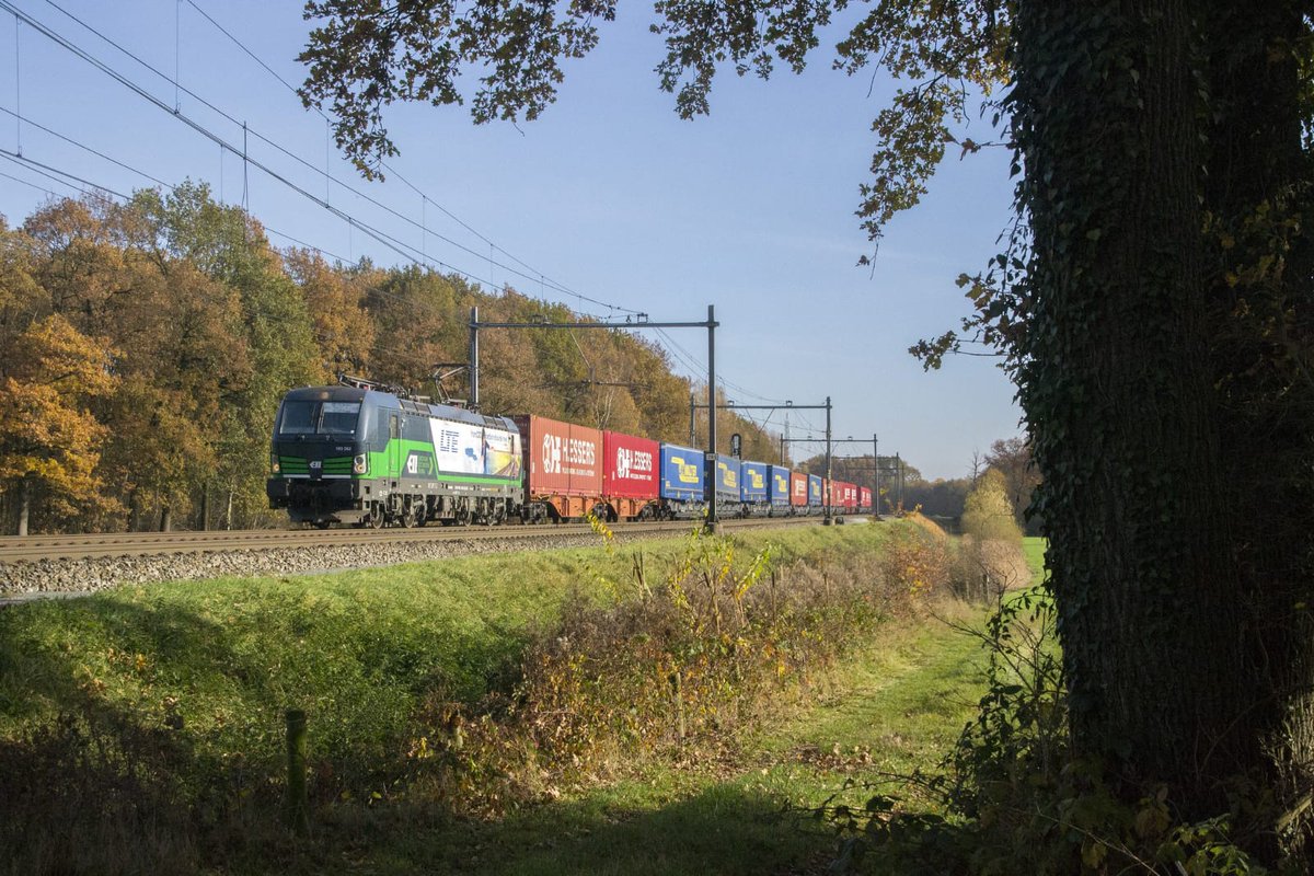Deze week is voor de honderdste (!) keer de trein van Tilburg naar Rzepin Polen gereden. Mooie mijlpaal, op naar de volgende honderd!
#GVT #RailportBrabant #Tilburg #Logistiek #Rzepin #Poland #Train