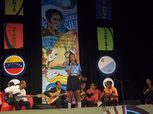 mineducacion_ve's tweet photo. Cumaná sede de “Encuentro Estudiantil de la Voz Liceísta Municipal 2018”. 🏫🎙️ (+Leer) 👉 https://t.co/5HMut4pkce 

@NicolasMaduro @psuvaristobulo https://t.co/dJpxgMlHz0