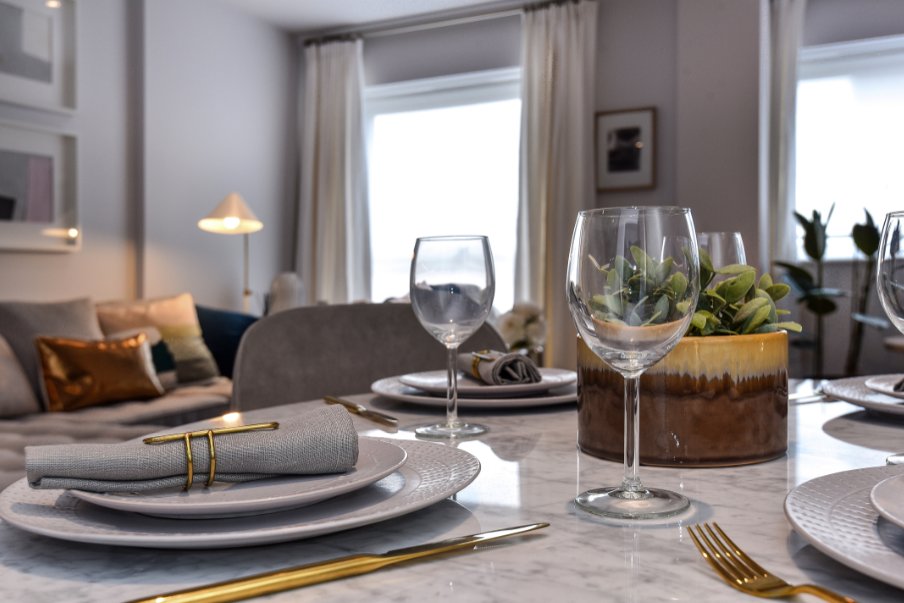 DelphLiving's tweet photo. Ready to wine and dine tonight?! Happy #Friday to all our wonderful #followers. #property #livehere #torent #luxury #renttoday #primelocation https://t.co/uGNUaAC710
