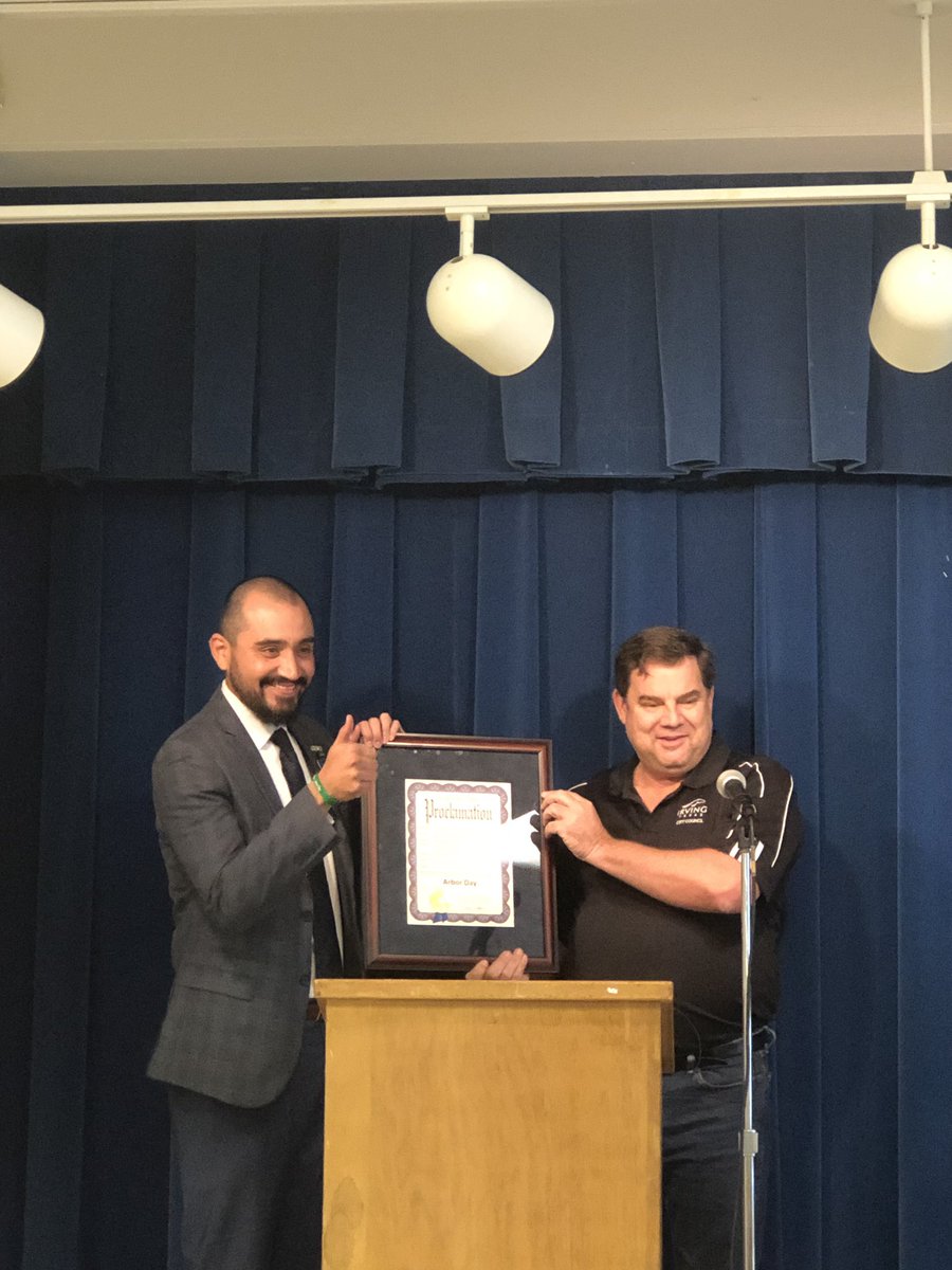 sglenn_IrvingAS's tweet photo. Arbor Day Celebration and recycling award. Good Elementary past and present tigers honored. @Austin_Broncos @KIB_Irving @IrvingISD @JohnRGood @albertoZavala #recycling #arborday https://t.co/zx5tjGEQWj