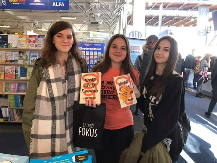 Veselo je i inače na našim štandovima na Interliberu, a posebno kad u knjizi pronađeš i majicu s fora porukom.
#Interliber #FokusnaHit