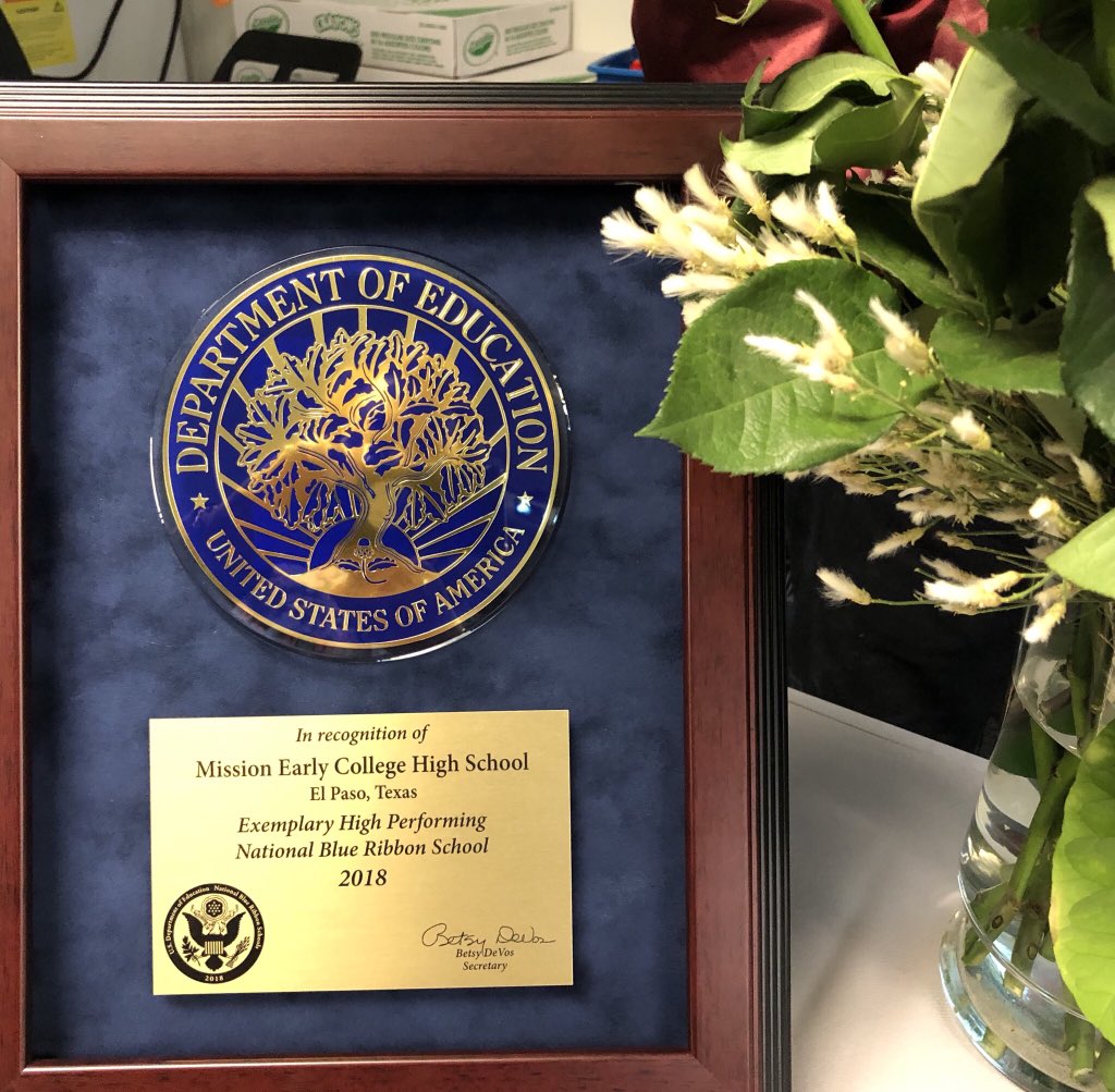 evande_MECHS's tweet photo. Today is a great new beginning for us. #blueribbon #phoenixfamily #freshstart #mechs We’re proud to be Blue Ribbon for Team SISD! https://t.co/KTTa5JenH5