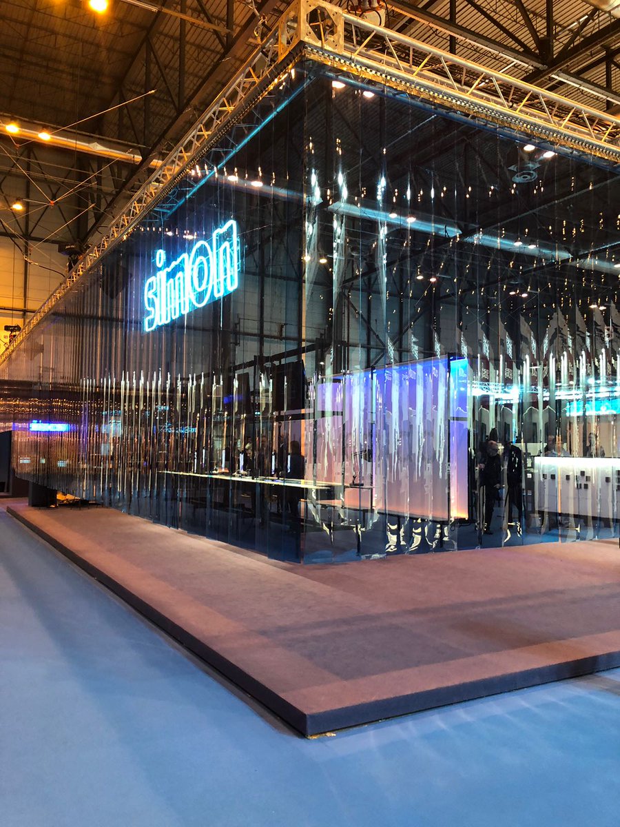 udit_es's tweet photo. Visitando #Constructec! Los alumnos de #DiseñodeInteriores visitan el Salón Internacional de Materiales, Técnicas y Soluciones Constructivas de la mano de dos empresas amigas. Gracias por todo @SaintGobainES y @SimonElectricES! |@epowerbuilding| https://t.co/LZ7lq32Yzt