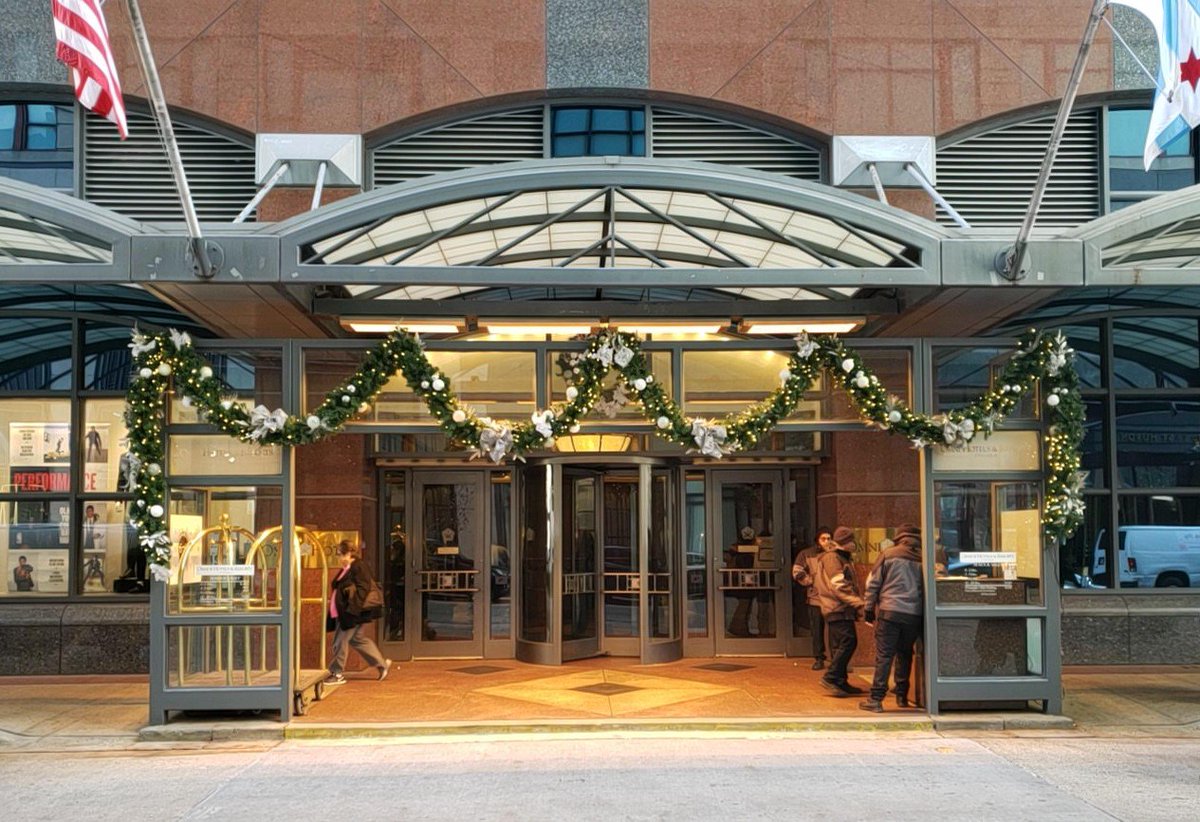 ApexSignGraphic's tweet photo. Brand your entrance with high quality vinyl graphics.
#EtchedFilmSigns
#ChicagoIL
#APEXSIGNSANDGRAPHICS.COM &amp; https://t.co/ifrImJo6nO https://t.co/JoQo2DE6vc