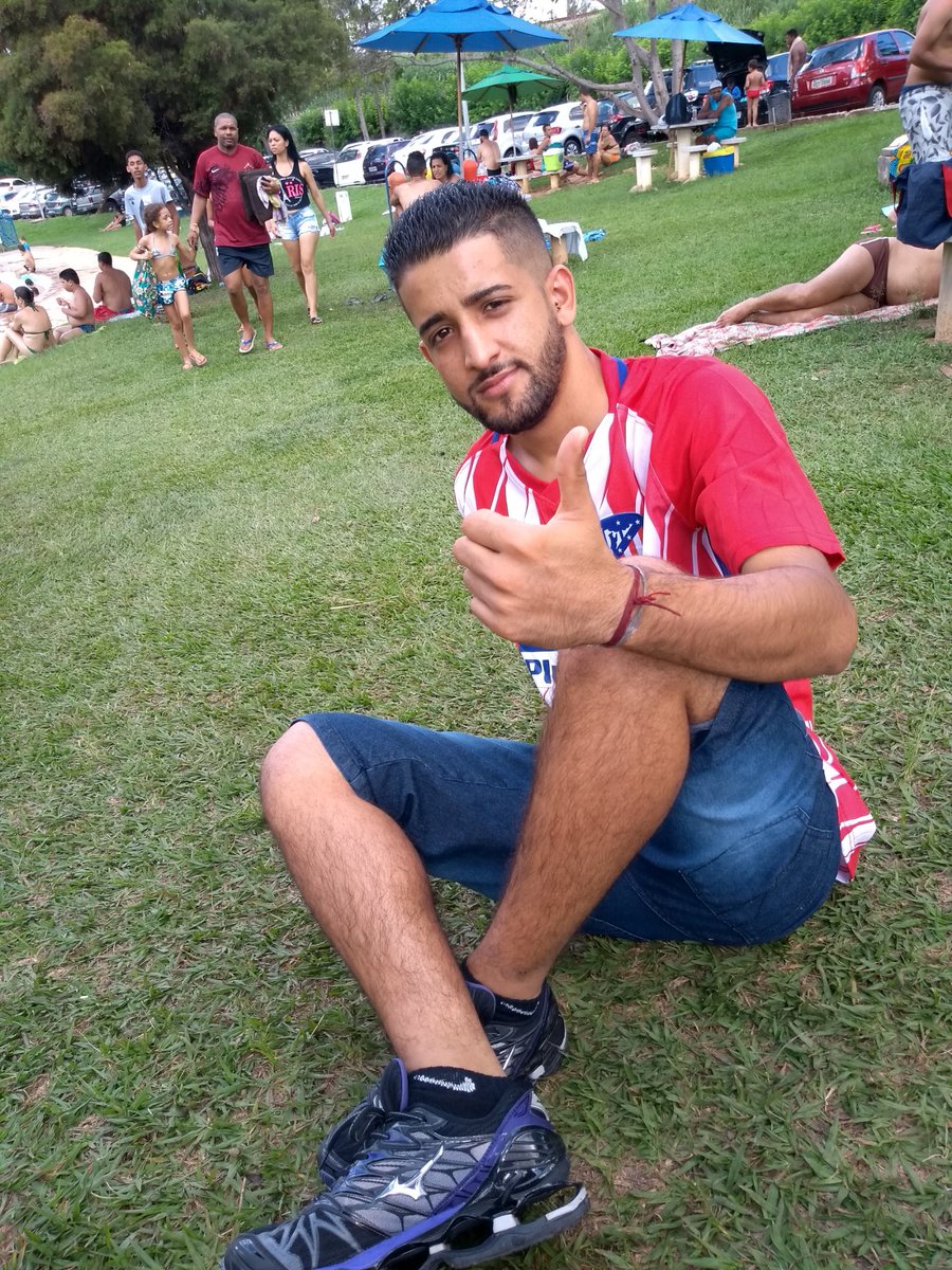 deyvim01's tweet photo. Até bacana , pena q cismei q to sem braço na foto 🤨 https://t.co/Fov3LQJVxD