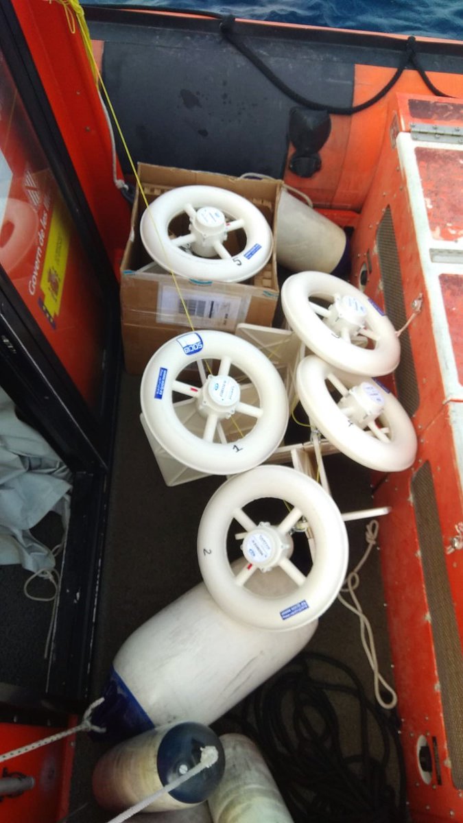 socib_es's tweet photo. We have deployed 5 #ecofriendly #CARTHE drifters to:
✔️Validate #HFRadar & #WMOP surface velocities
✔️Study convergence and dispersion of surface particles
✔️Capture all representative spatio-temporal scales of the #Ibiza Channel
Have a look in real-time 👉🏽https://t.co/3kApuQ4elb https://t.co/YdChxorSCV