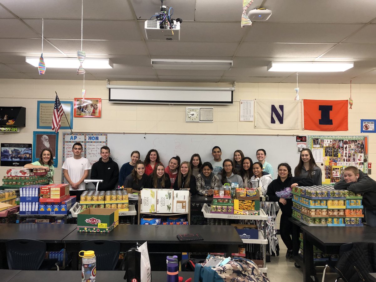 BarryLovesBio's tweet photo. Thankful for the privilege of witnessing these beautiful humans collect 7377 food items to help those not as fortunate as us. The future is bright because of students like my AP Bio kids! https://t.co/mArEwk6QTY