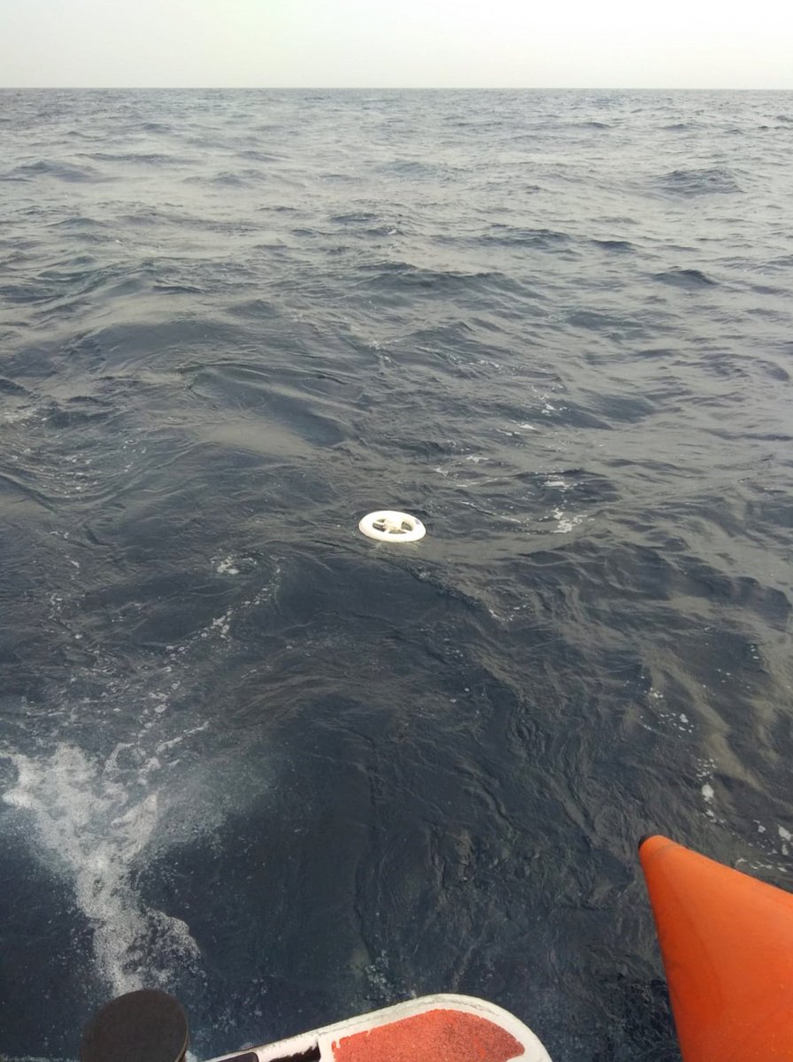 socib_es's tweet photo. We have deployed 5 #ecofriendly #CARTHE drifters to:
✔️Validate #HFRadar & #WMOP surface velocities
✔️Study convergence and dispersion of surface particles
✔️Capture all representative spatio-temporal scales of the #Ibiza Channel
Have a look in real-time 👉🏽https://t.co/3kApuQ4elb https://t.co/YdChxorSCV