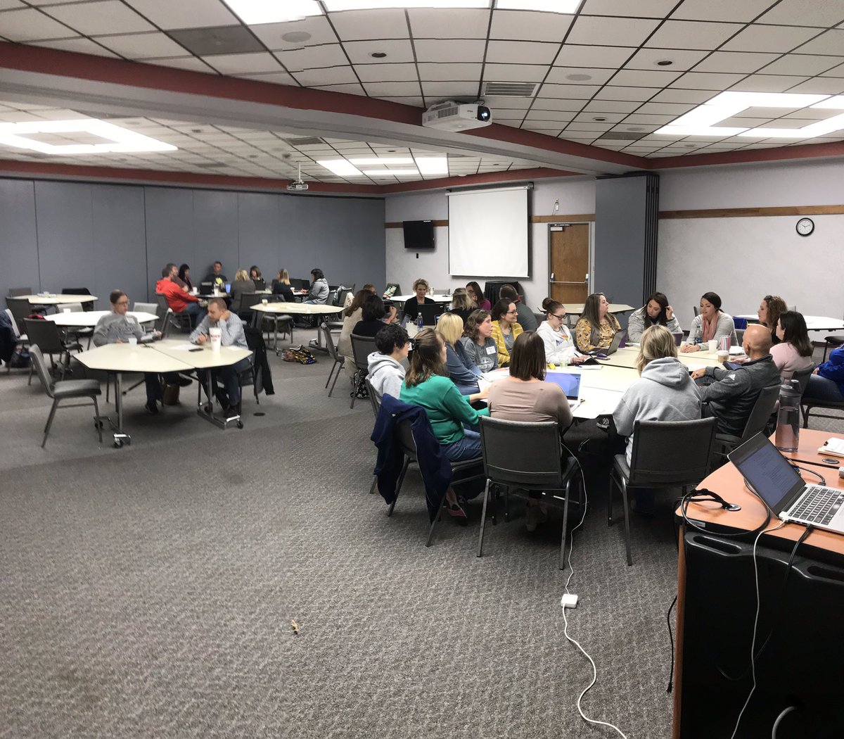 MDodgeEdS's tweet photo. We have an amazing group of school counselors meeting in SE Kansas today at the @GreenbushESC South Counselors Forum. #CollaborativeProfessionalLearning #CounselorsRock https://t.co/lqMS5rgsri