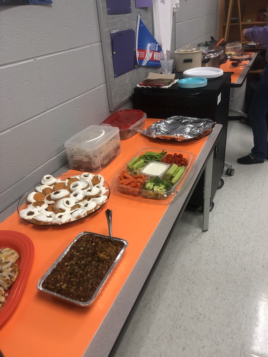 stormculinary's tweet photo. We sure know how to do thanksgiving! #bestdepartmentever https://t.co/iUVxnh01X5