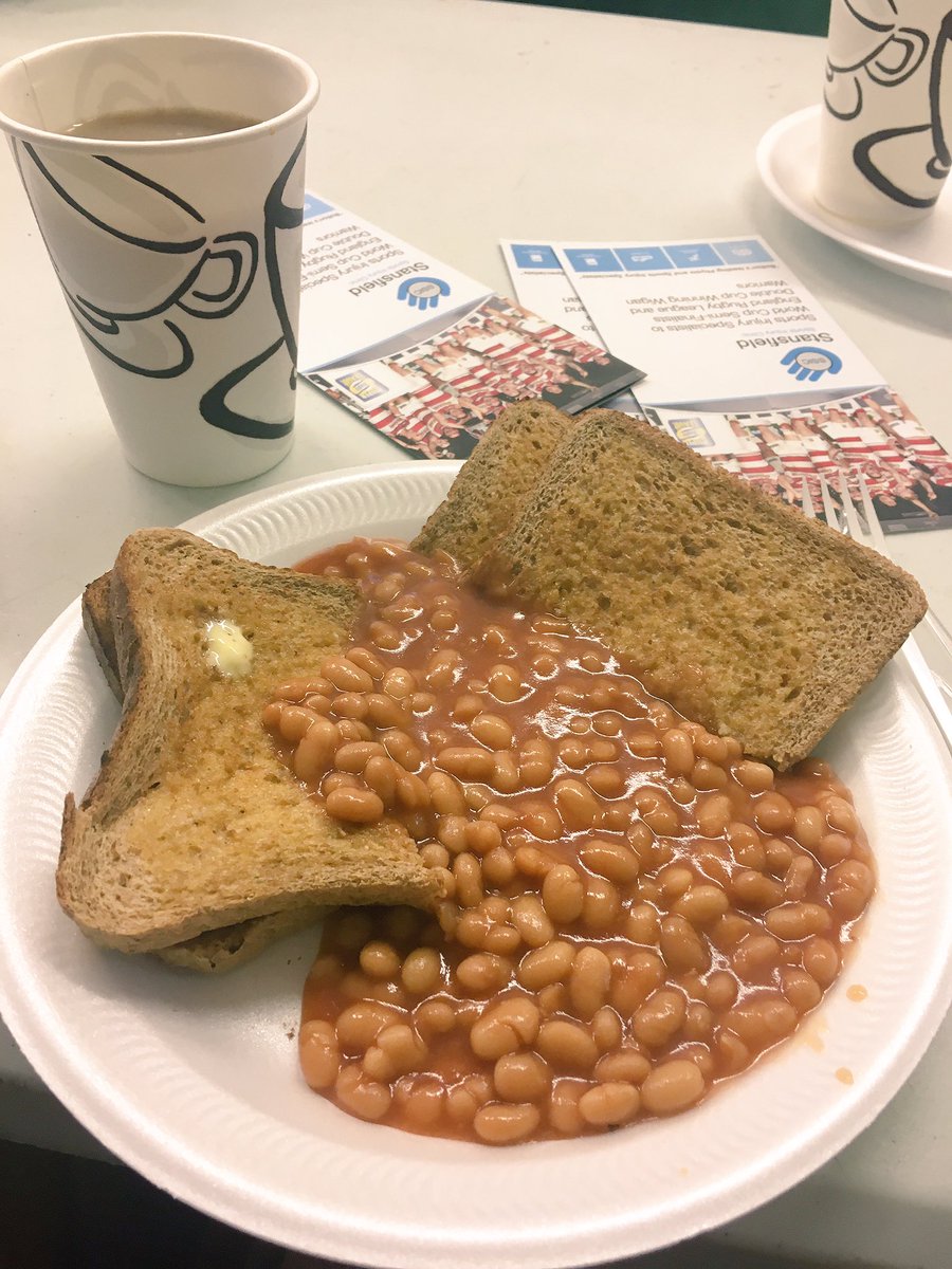 mileswithshell's tweet photo. Highlights from today: ran a rather hilly marathon (climbed the Pike 5 times); had brill company from @outrunninghills; saw Mr M & doggies en route as furry cheer squad; had the most incredible tasting beans on toast ever. Top event #Hellofahill @time2runevents #ukrunchat #runr https://t.co/39fSJqxqTS