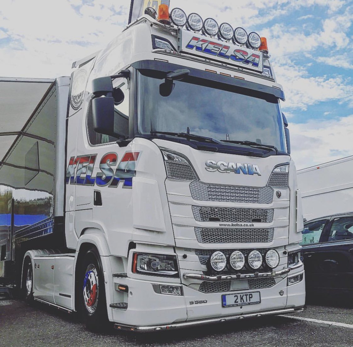 KelsaTrucks's tweet photo. We're ending the week in style with our Scania with stainless steel #HiBar #VisorBar #MiniBarXL #LoBar and #SideBars #Kelsa https://t.co/VUZNCBN50c