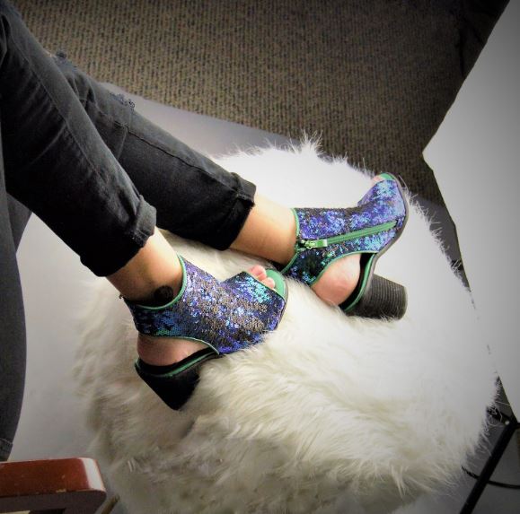 VeryVolatile's tweet photo. Bring out your fabulous land mermaid. Featuring our sequined Mandi sandals.
.
.
.
#bevolatile #mermaid #instashoes #citysandals #sequins #extra https://t.co/H8PjXrZNUC