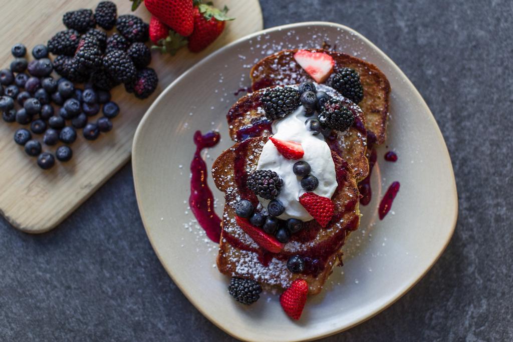 It's #FoodieFriday and we can't stop thinking about weekend brunch. Will we see you? See our menu, including this Berry &amp; Ricotta French Toast: spr.ly/6019E6VBd

📷 Missy Palacol Photography