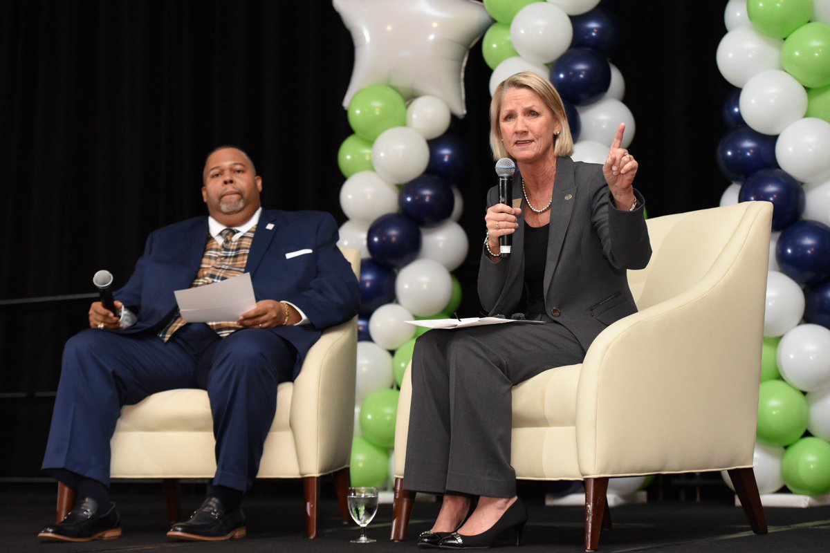 TXSuccessCenter's tweet photo. Motivation from #TexasPathways coach Dr. Tina Hart: You have more power than you realize! Everyone at the college has authority. #TexasSuccess #TPI5 @PresidentBaston https://t.co/iH5Olbwewl