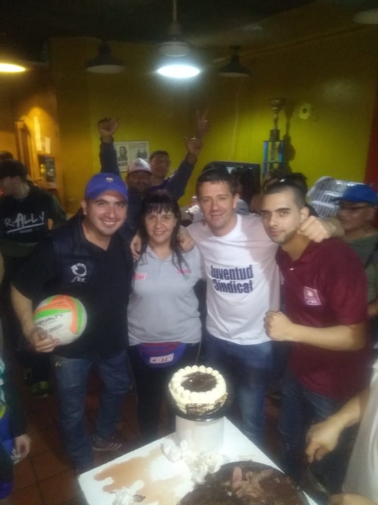 Noche de militancia ni la lluvia nos para coto220/Pza vea el deporte es salud .el equipo de Ramon Muerza @RamonMuerzaSEC <a href="/JairDominguezAR/">Hola Jair</a> <a href="/NicoFarut/">Nicolás Farut</a>. <a href="/NicolasIriat/">Nico</a> <a href="/SubOrganizacion/">jose medina</a>. <a href="/aldecoto/">alberto aldeco</a> <a href="/EzequielFarut/">Ezequiel Farut</a>. <a href="/lorenachocobar1/">lorena chocobar</a> <a href="/eldeividquemero/">el deivid</a>