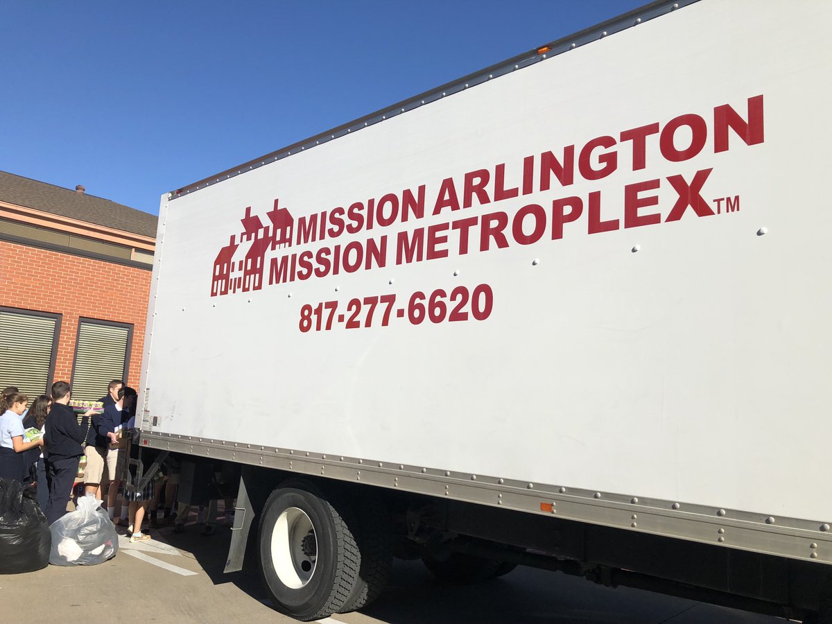 #Oakridge's "Inside, Out" effort to feed the hungry and to provide coats to those in need wrapped up today. Now, the truck is loaded and heading to #MissionArlington. Thank you, Owls, for caring. #WeAreOakridge #ArlingtonKindness <a href="/CityOfArlington/">City of Arlington</a>