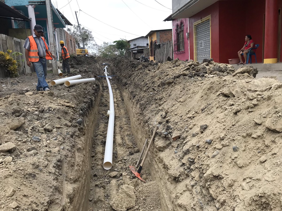 GADBALZAR's tweet photo. Cirilo Gonzales Tomala continua trabajando por Balzar, en el sector Bella Alegría se está instalando el sistema de alcantarillado sanitario. https://t.co/SuHidL4LA8