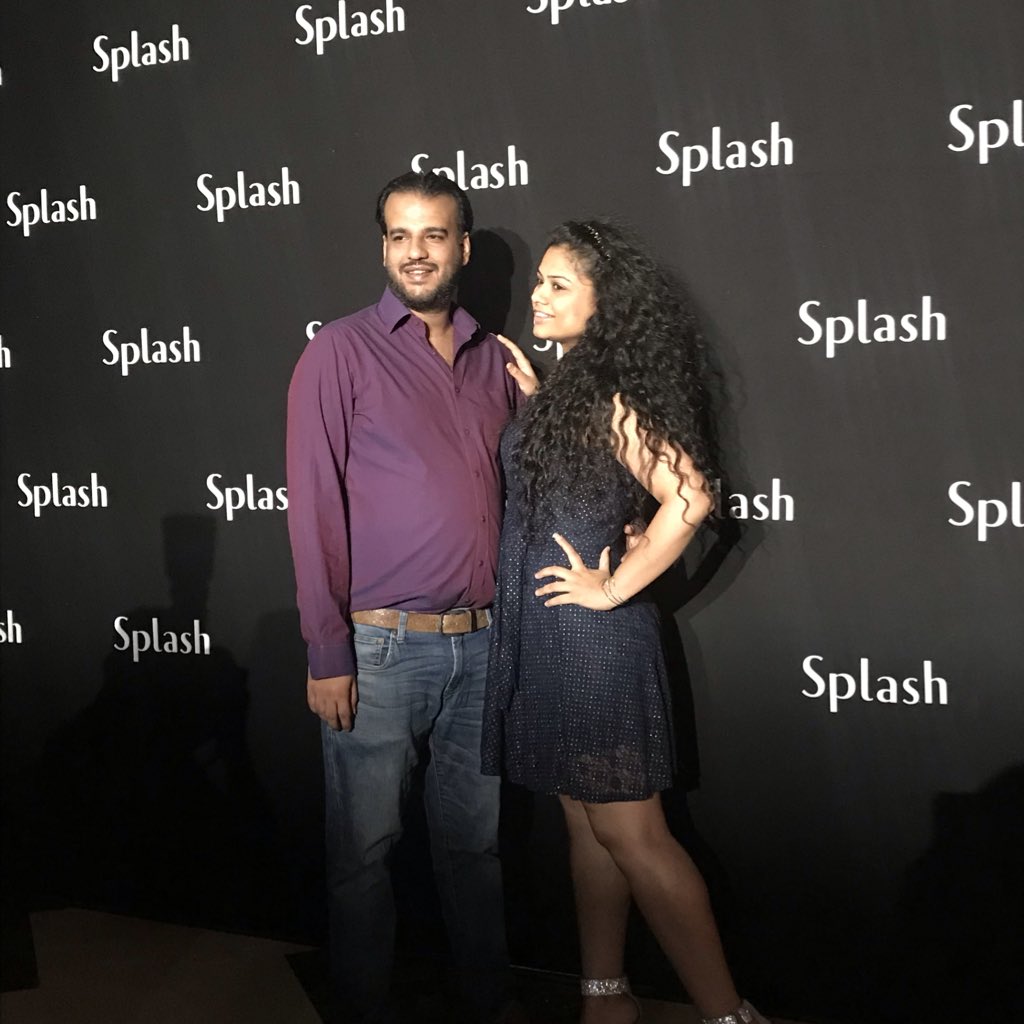SplashFashions's tweet photo. سيبدأ عرض سبلاش الثاني خلال دققائق.
لقد وصل كبار محبى الأحتفال
Second show has almost begun &amp; we’re all ready for a
#discoparty
#Splash25 https://t.co/vTWtK0IvpM