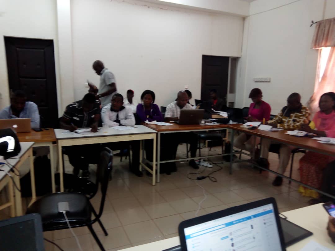 NikiemaESamira's tweet photo. Le premier jour du camp blogueurs s'est bien passé 🌸 rendez vous demain pour la suite. 😉
#Blogcamp2018 #Presimetrebf #ABBurkina @presimetrebf https://t.co/3YL9Ctr2g5