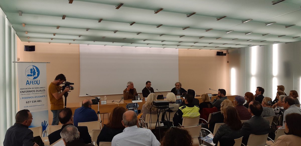 SupCadiz's tweet photo. Hoy hemos asistido a las interesantes XVI jornadas en @APCadiz 
#AFADU se han analizado desde diferentes angulos dos realidades incomodas relacionadas, el narcotrafico y las enfermedades q origina el consumo de drogas
@diputacioncadiz #NEXOS https://t.co/3teZcvieRr