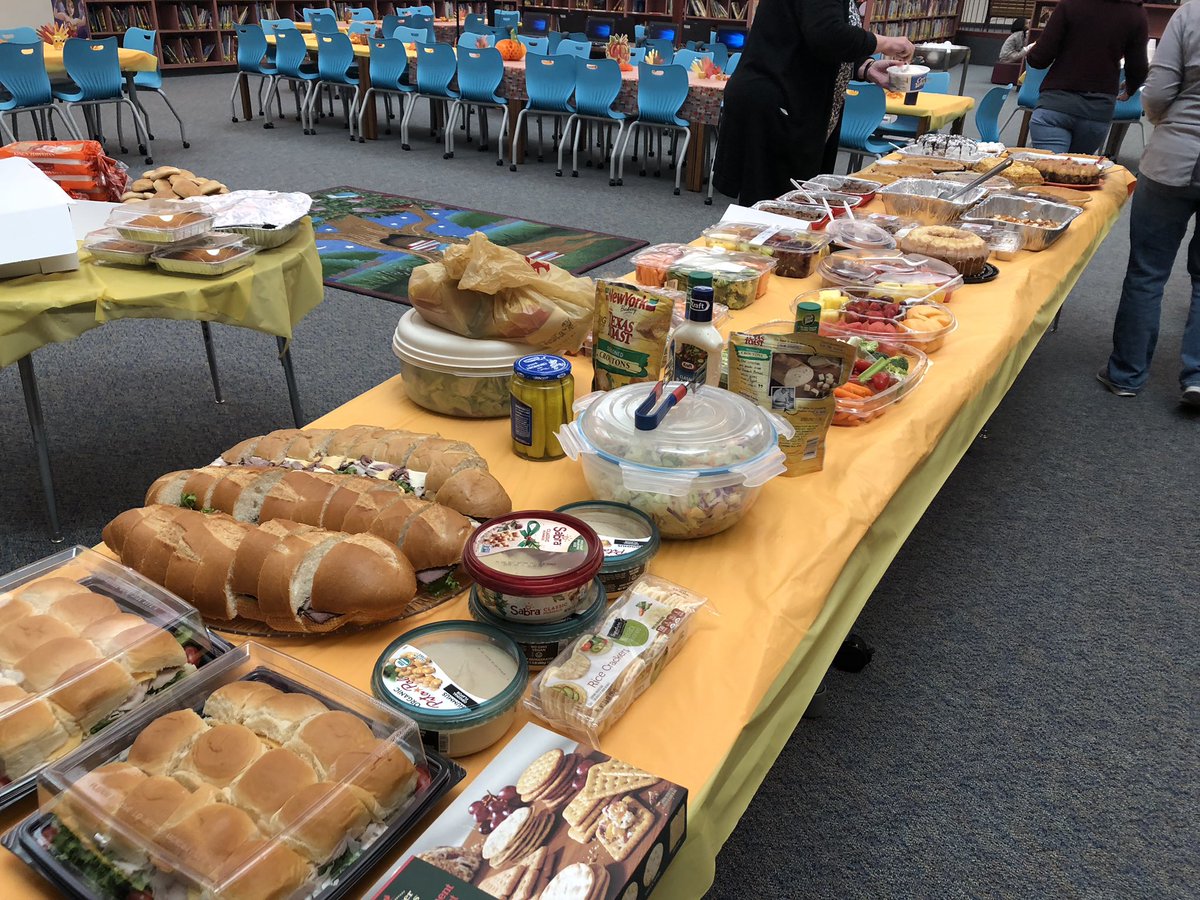 Aliefsneed's tweet photo. The table is set! We are thankful for our students and staff! Happy Thanksgiving Potluck! #WelcomeToSneed #ALTILTNov18 #aliefmission #MoreThanAGrade https://t.co/JBsebLmyXk