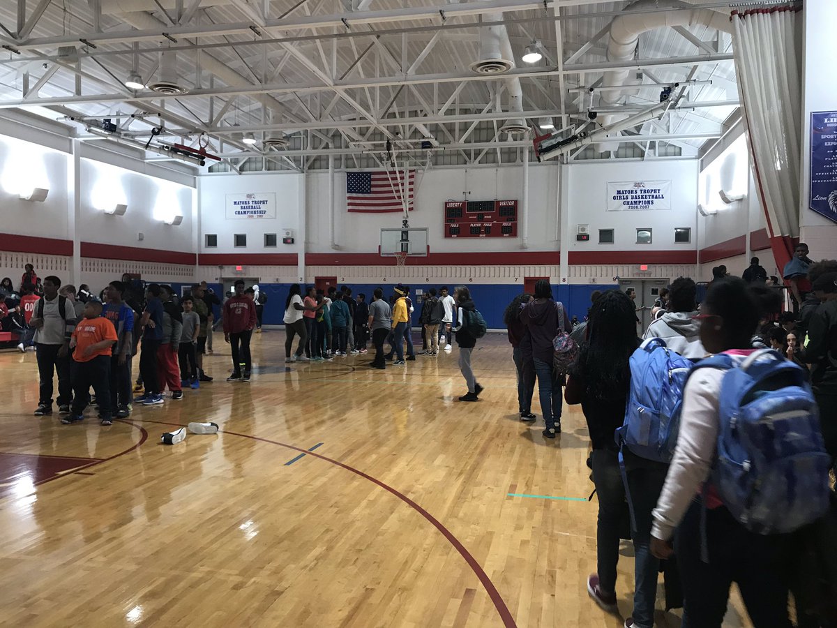 ArtColorPalette's tweet photo. Yes. We were the school who had a “sleepover “ during the snow storm. We all worked together to provide food for the students and look after them. The teachers, include myself went without sleep for over 24 hours. #snow #snowstorm #middleschool #njstorm https://t.co/Pv4bKpi70J
