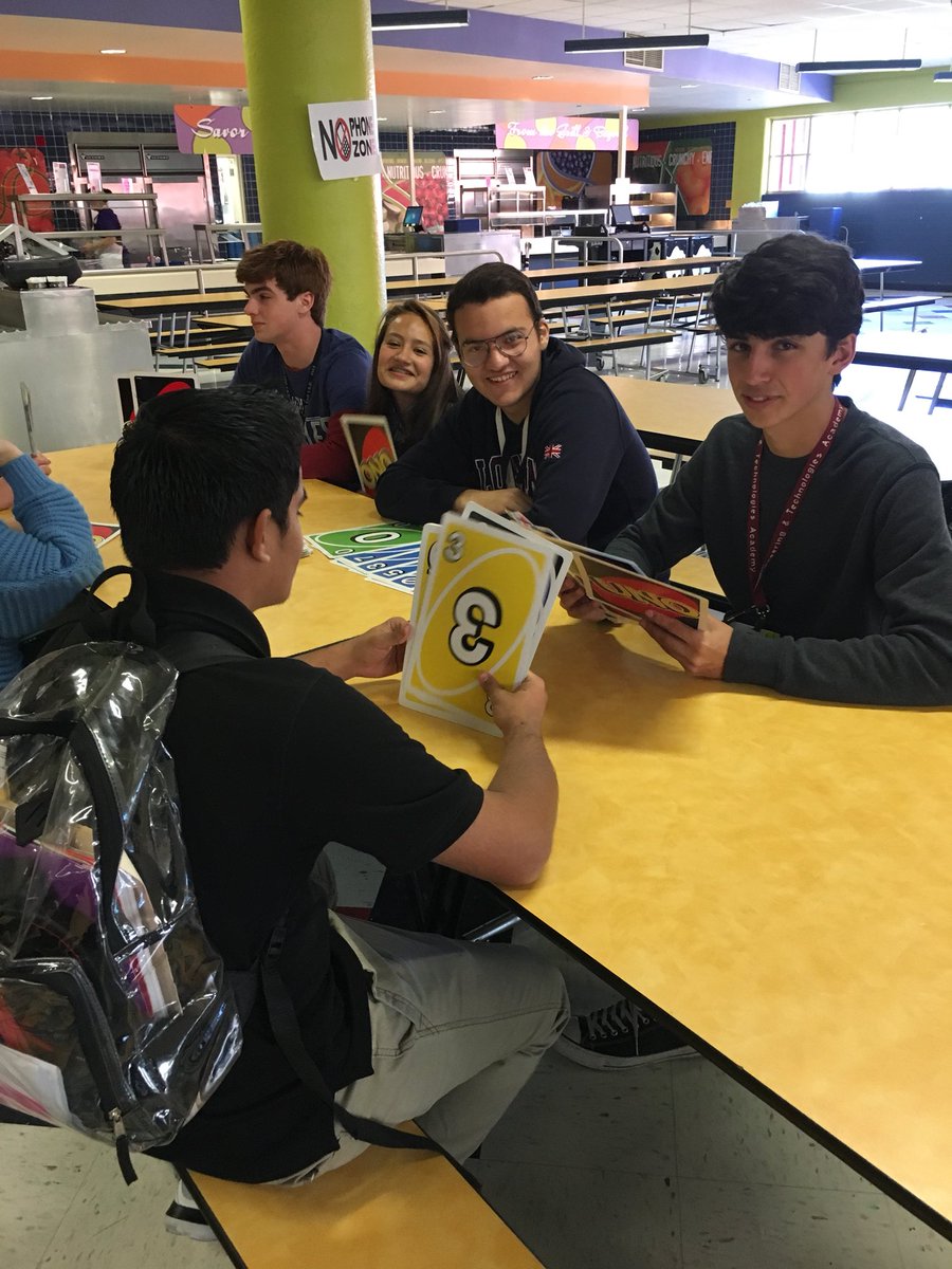 MrsRitaWalker's tweet photo. Roosevelt PALS building bonds with current falcons #FalconsRiseUp #KSAT360 #RootedEdKrueger #theNEISDway https://t.co/PvCmngkUHe