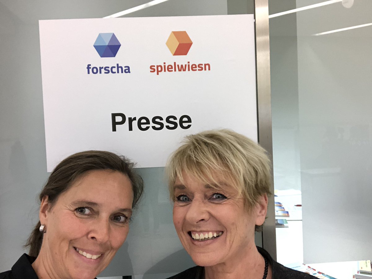 forscha's tweet photo. FORSCHA Presse voll in Aktion.
#forscha #FORSCHA2018 https://t.co/ryiDzmV8yS