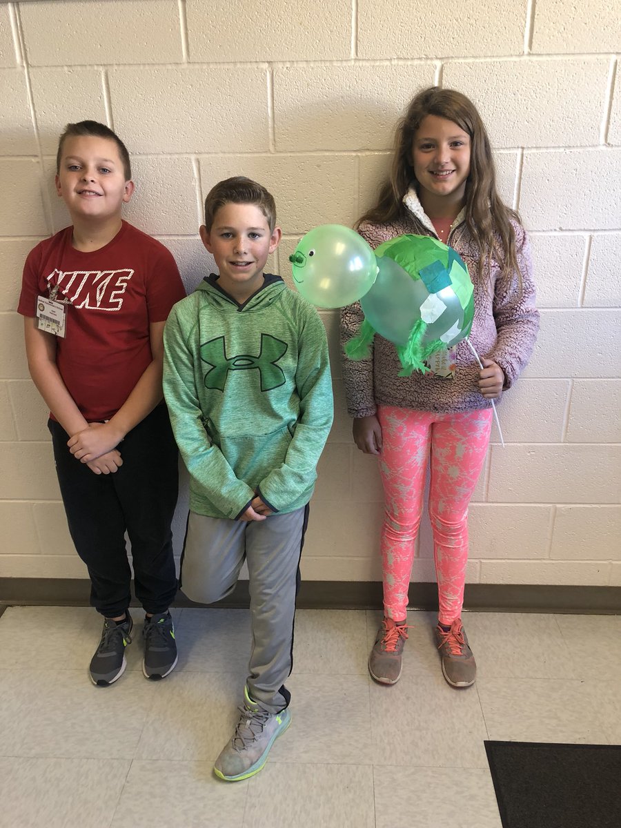 tlonderee's tweet photo. It’s STEM Challenge Day at @bethelelem! These 4th-5th graders read Balloons Over Broadway and then designed and engineered their own characters for the @Macys Thanksgiving Day Parade #BESGameOn #bethelbengals #bethelstem #engineers #stem #macysthanksgivingdayparade⁠ ⁠ https://t.co/eiA56NxEMr
