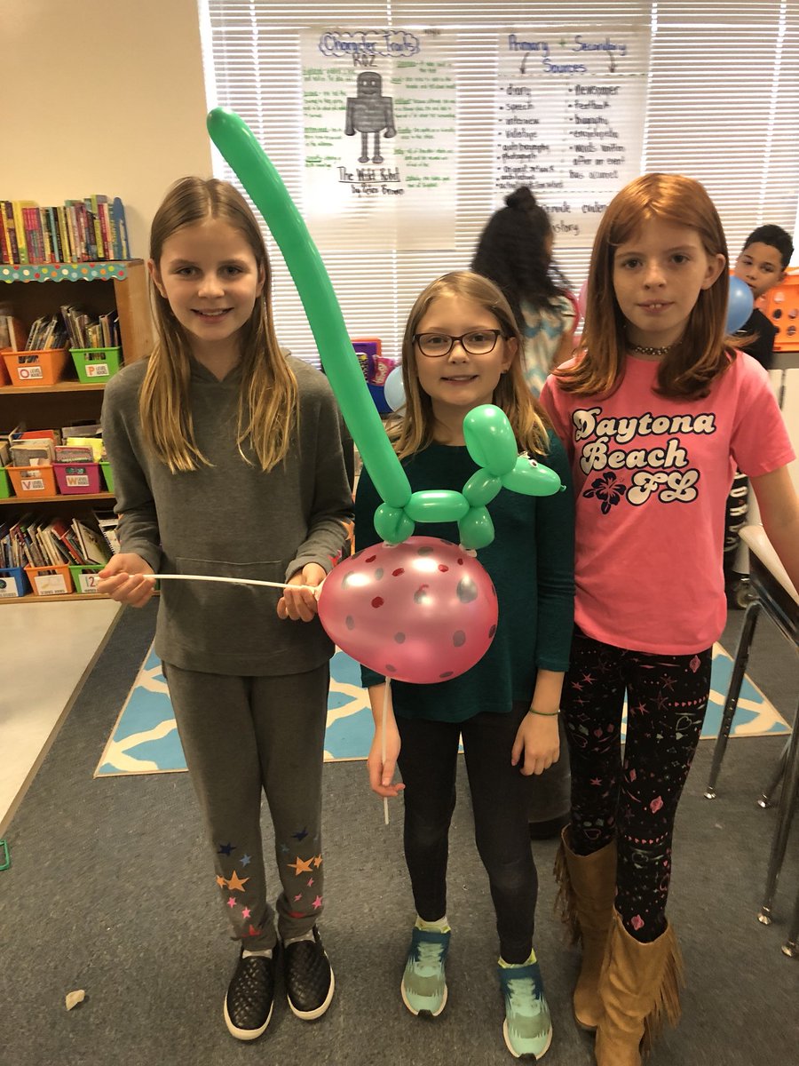tlonderee's tweet photo. It’s STEM Challenge Day at @bethelelem! These 4th-5th graders read Balloons Over Broadway and then designed and engineered their own characters for the @Macys Thanksgiving Day Parade #BESGameOn #bethelbengals #bethelstem #engineers #stem #macysthanksgivingdayparade⁠ ⁠ https://t.co/eiA56NxEMr