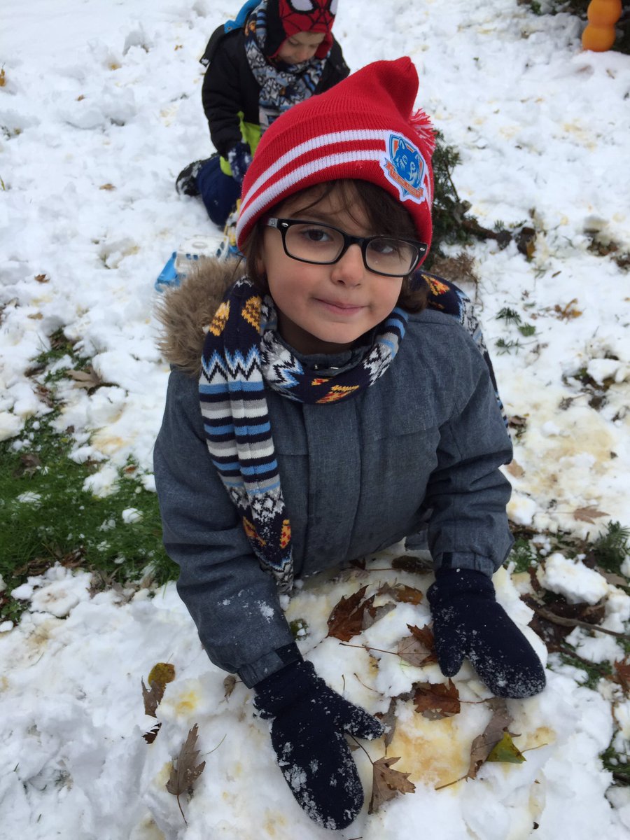 joanna_kh's tweet image. Able to make the most of our new toque! #lesloups #snowday #paday @louisearbourfi @tvdsb