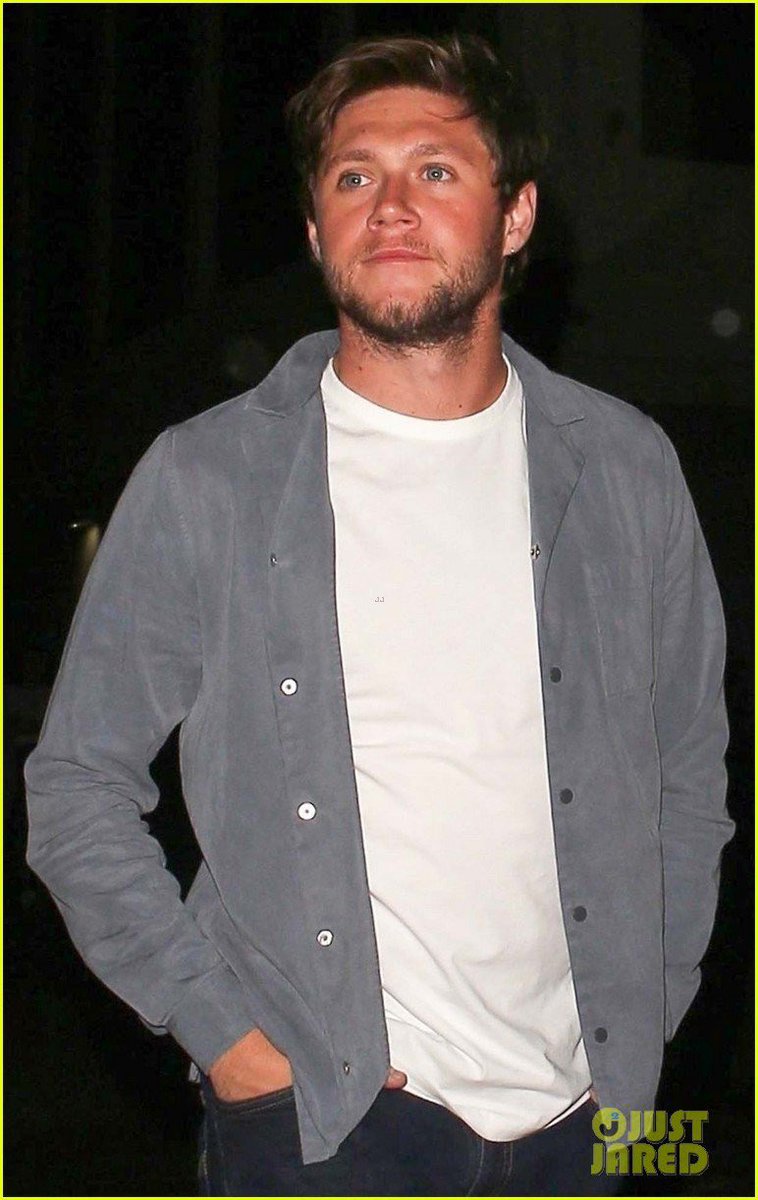 strongroses's tweet photo. EVERYONE STOP WHAT YOURE DOING,,  NIALL JAMES HORSN IS WEARING AN EARRING https://t.co/2571tJzKYC
