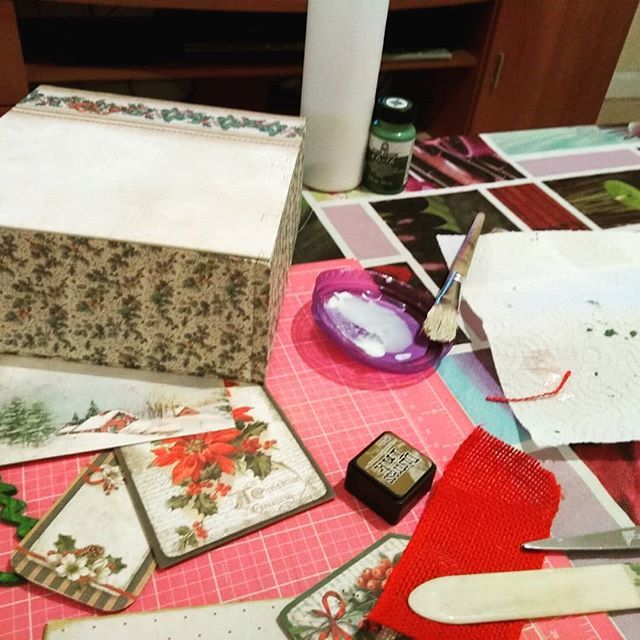 AlmudeRota's tweet photo. Mi ratito de relax #scrapeandounrato #relax #findecreativo #hechoamano #stamperia #scrap #handmade #cartonaje #modonavidadon #cuentasquecuentan #regalosmolones #abaloches https://t.co/Z1mVGTuXmp https://t.co/AsSLL4CNI0
