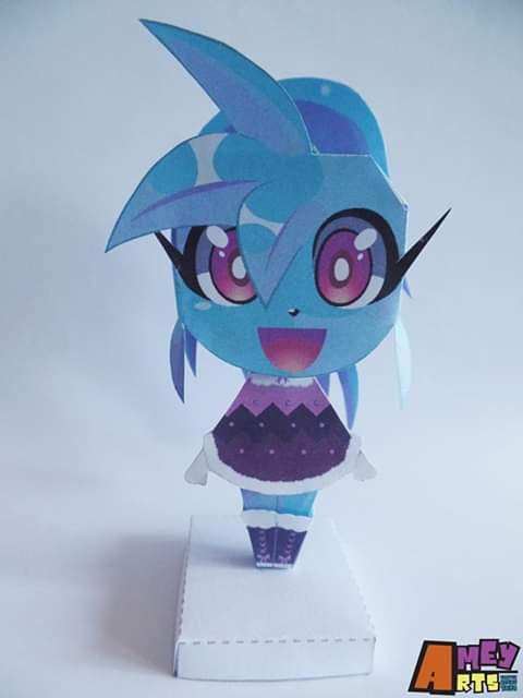 Ame_Villafuerte's tweet photo. Llego el viernes y como es costumbre en AMEY arts cada semana traigo algo nuevo para la pagina, esta vez traigo un papertoy, en esta ocasión del personaje @Spaicy_Chicross, con algunos de sus distintos trajes.
#AMEYarts #Papertoy #Spaicy #Papel #M005 #Custom #BuenViernes https://t.co/21CgUCpcmq