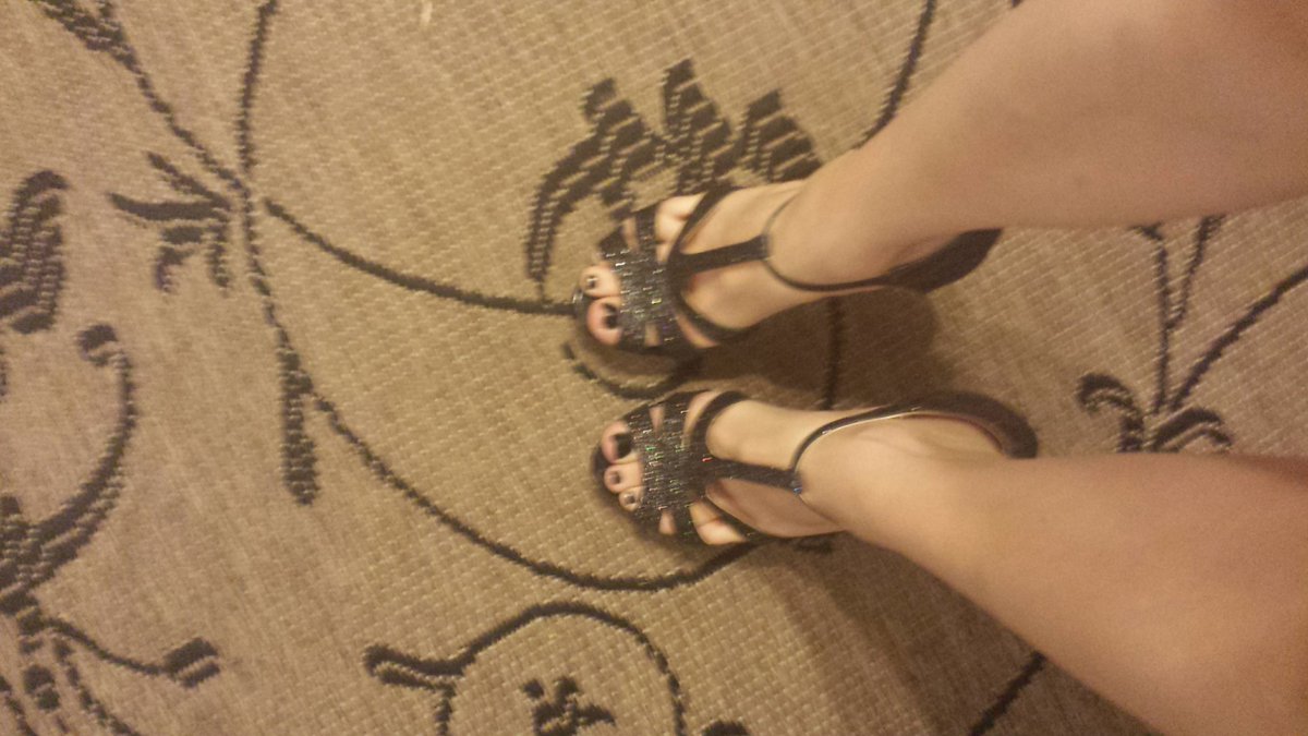 XPrincessAria's tweet image. Tribute to my feet betas!
@RetweetBitch2 @RT4fet @RTFindomPromo @rtfindom @rt_feet @find0m @Findom_Royalty #FinDom #findomme #tribute #paypig #footslave