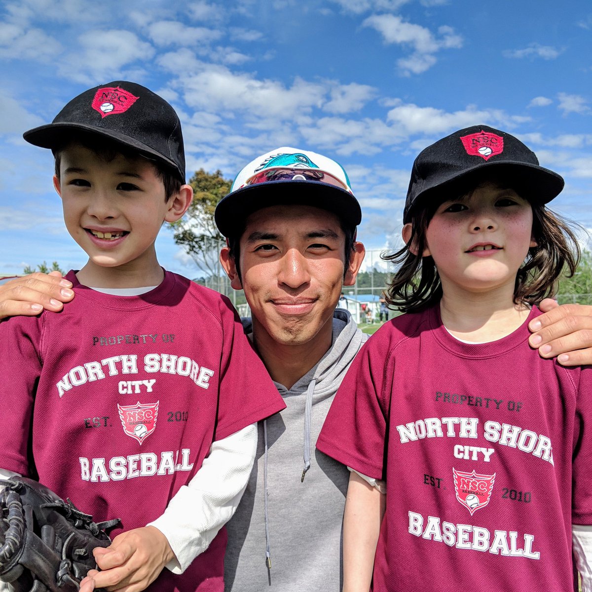 tuatarabaseball's tweet photo. The kids were happy to see their Coach Taka in his game worn @AucklandTuatara cap. #nscbaseball #taka2 #newglovenewglove @camrynpetebrown https://t.co/Mts0OViFrZ