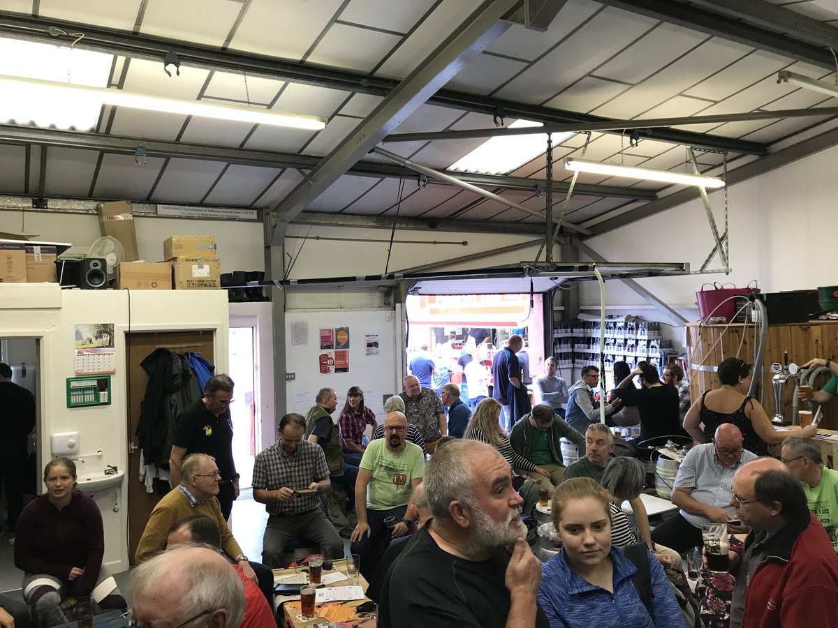 BragdyTwtLol's tweet photo. #Lolffest5 30/11/2018 - 1/12/2018
Pythefnos! ~ Fortnight!
Mynediad am ddim, dewch ag unrhyw gwydr peint, neu prynnwch un ar y dydd!
Free entry, bring a certified pint glass or buy 1 on the day!
#lolffest #trefforest #pontypridd #cardiff #craftbeer #realale #cwrw #beerfestival https://t.co/P67nYpsWrg