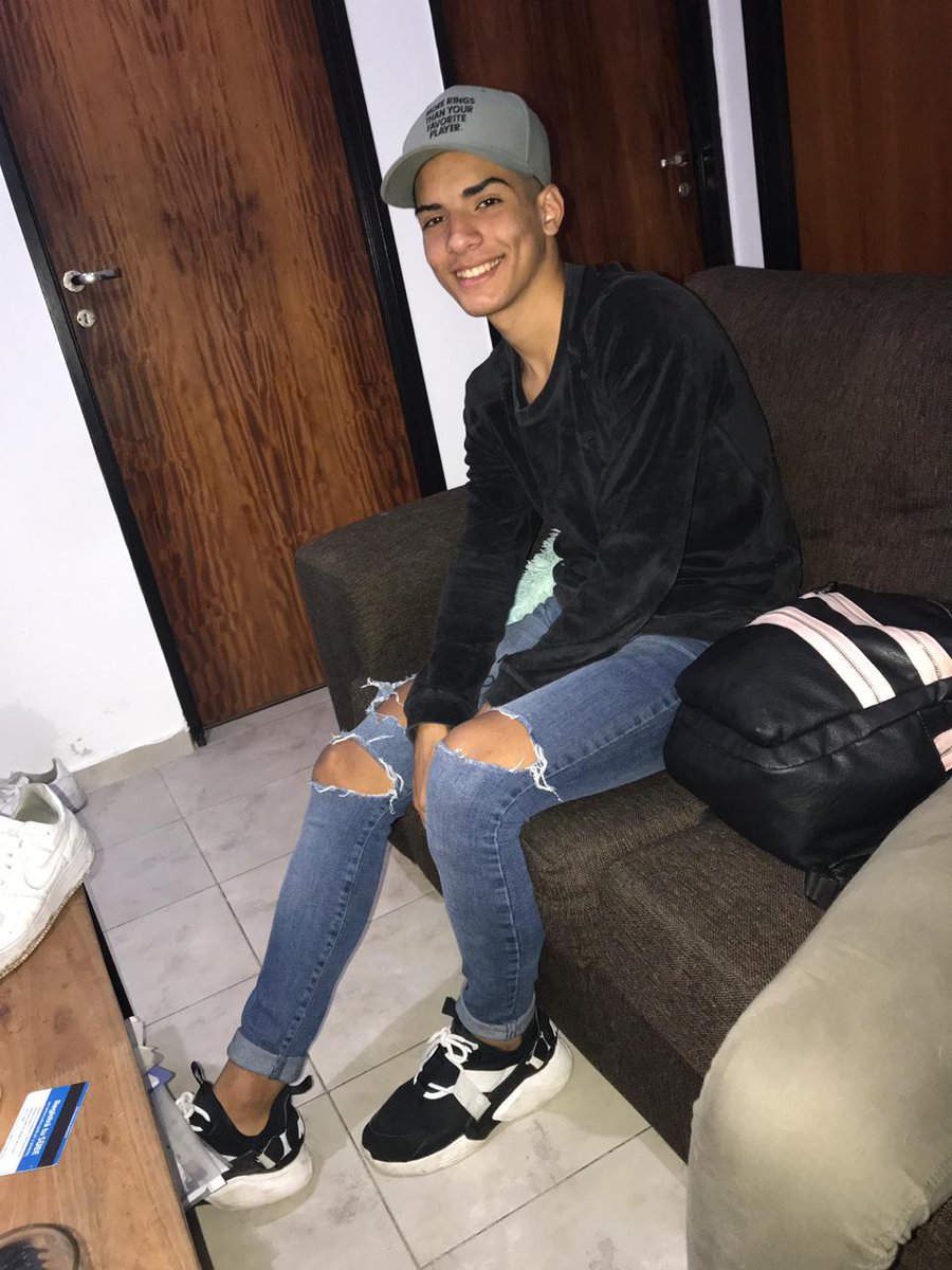 Los feos al twitter decian...