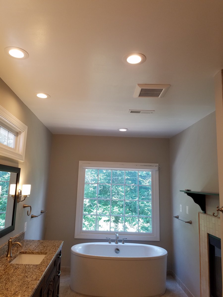 Here's a tip: It's important to know your bathroom dimensions, this is key to arrange your renovation more efficiently.
