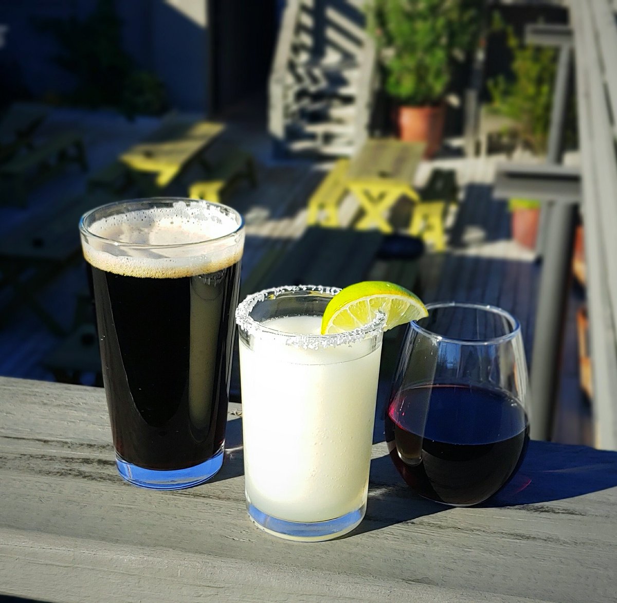 It's a beautiful Friday and there is plenty of time to catch our awesome Happy Hour specials! So, grab your loved ones and come enjoy this weather!
.
.
#houstonhappyhour #htown #htx #beer #wine #margarita #tequila #patiobar #friday #friyay #houstoneats #htownnightlife