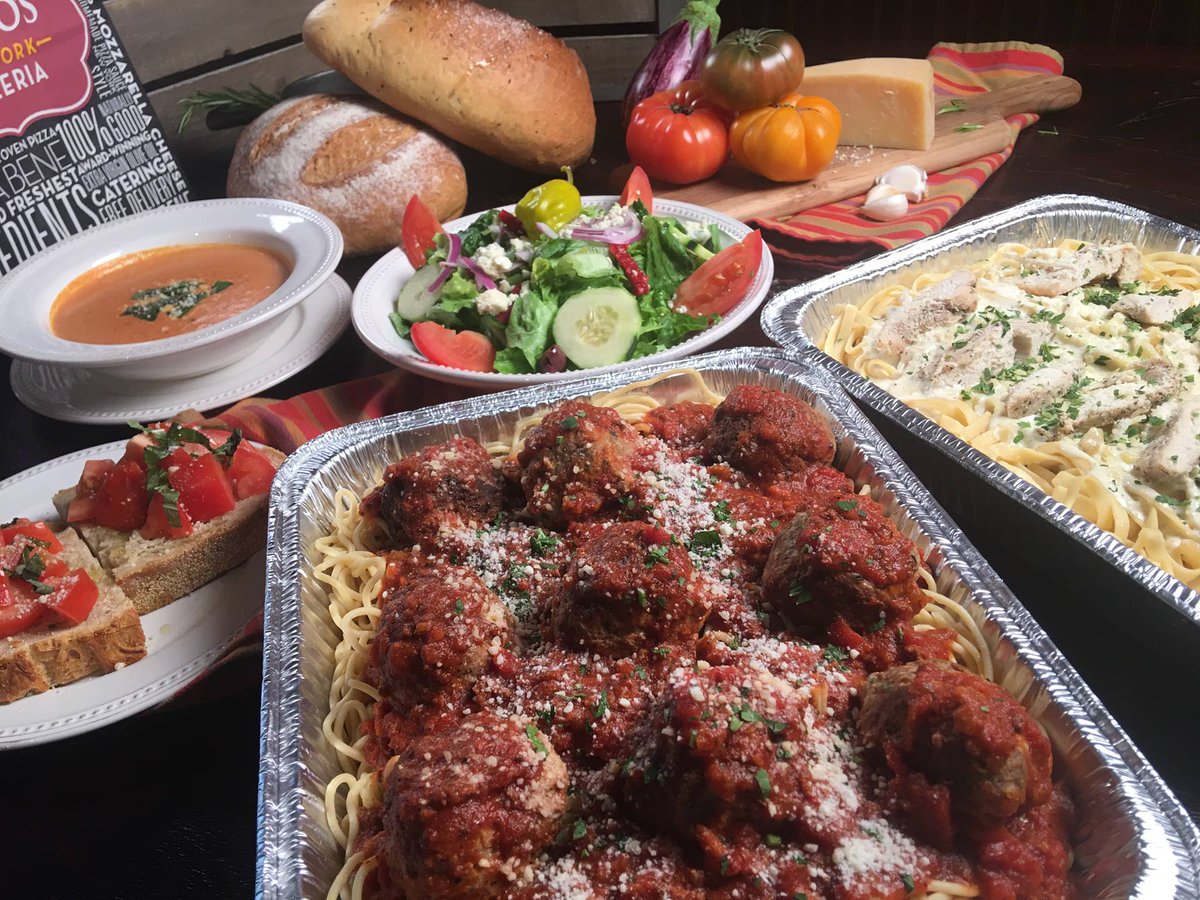 RussosBville's tweet photo. Celebrate your Posadas &amp; Holiday Parties with the best Italian catering! Call 956-801-3068 or visit us at 3340 Pablo Kisel Blvd to reserve your special event. #Posadas #Holidays #SpecialEvents #EndofYear #Events https://t.co/yCCqebKw0r