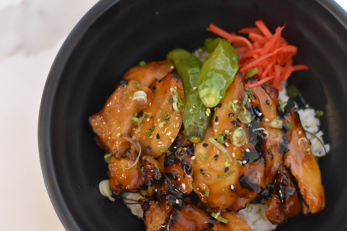 TaboSushi's tweet photo. Teriyaki Chicken Donburi [ hot Japanese rice bowl ] grilled chicken over steamed rice, nori, shishito peppers, pickled ginger with teriyaki sauce
...
#delivery #tabotogo #donburi #weekendvibes #tgif #chickenteriyaki #keeponrollin #japanesefood #chicago #ricebowl https://t.co/VtCxhBRdaE