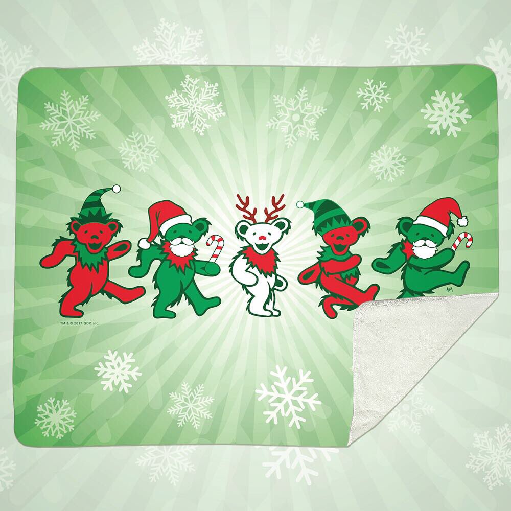 littlehippiellc's tweet photo. 🐻Jingle Bears Fleece Blankets are here! ❄️Art by @lizzylayneart. ⚡️Officially licensed by @gratefuldead. 🛌 Available exclusively at https://t.co/n2tf2QwL4c. 🎁⠀
⠀
#gratefuldeadblankets #gratefuldeadart #jinglebears #jerrybears #gratefuldeadbears #holidaycheer https://t.co/ARoycMGvkI