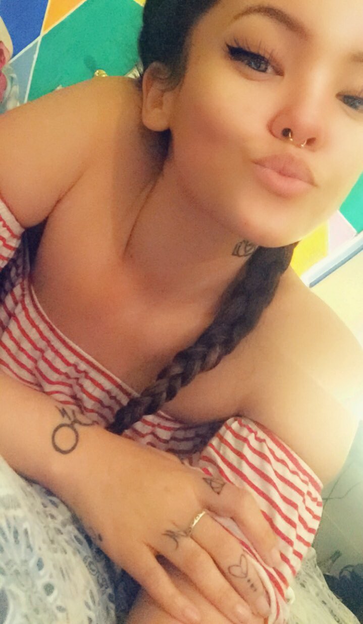 all of my tattoos are on my left hand 😭 https://t.co/aZ7lsMTqta