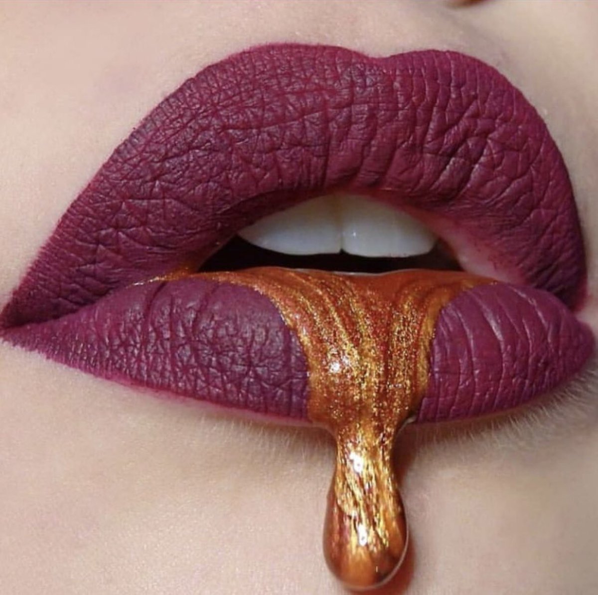 GerardCosmetics's tweet photo. Drip drip 💧 @blackcatmua made our Wine Down hydra matte look even better in this  metallic drip look 🙌🏼✨ Shop all our hydra matte liquid lips with code 👉🏼LOVEGC👈🏼 for a discount 🛍 #gerardcosmetics #gclove #lipdrip #lipswatch 🌻 https://t.co/55y7oqszqi