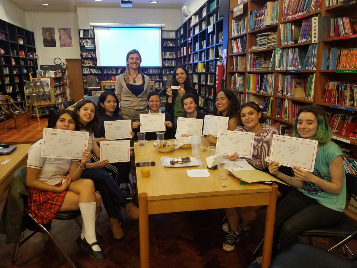 Entrega de Certificados para las Chicas del @clubdechicasprogramadoras de CABA. Se vienen los Clubes de Verano !!! <a href="/RoblesSusanaro/">Susana Garcia Robles</a> <a href="/CessiArgenTIna/">CESSI Argentina</a> <a href="/chprogramadoras/">Chicas Programadoras</a> <a href="/ICANAbsas/">ICANA</a> <a href="/cisis/">Indrek Krist</a> @