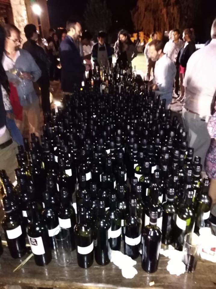 alfredoolivieri's tweet photo. #CoProvi2018 fiesta de autentico vino argentino! Evento único e imperdible. Como si fuera poco el capo de @GMarinelli se acerca generoso y me hace participe de este incunable! Doble magnum de Altimvs 09. El cielo en una botella!
Grosso @claudiomaza1 ! https://t.co/r2Vxd33VH5